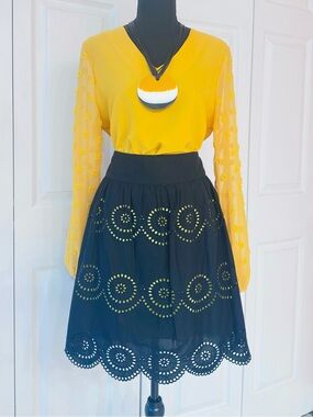 OLIVIA MARK ~ Women’s yellow top w/sheer sleeves and circle accents size M